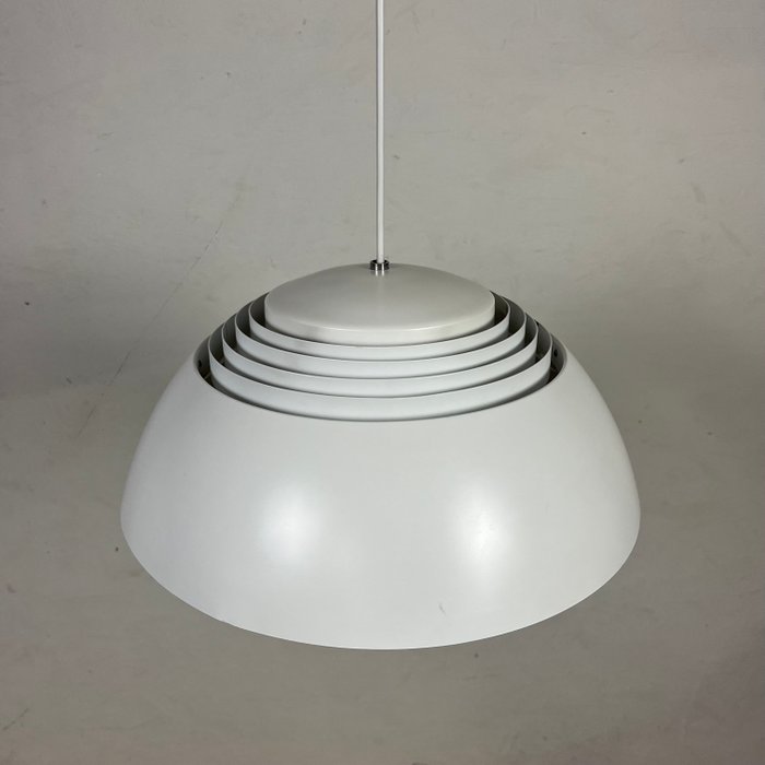 Louis Poulsen - Arne Jacobsen - Hængende lampe - Metal, Plast