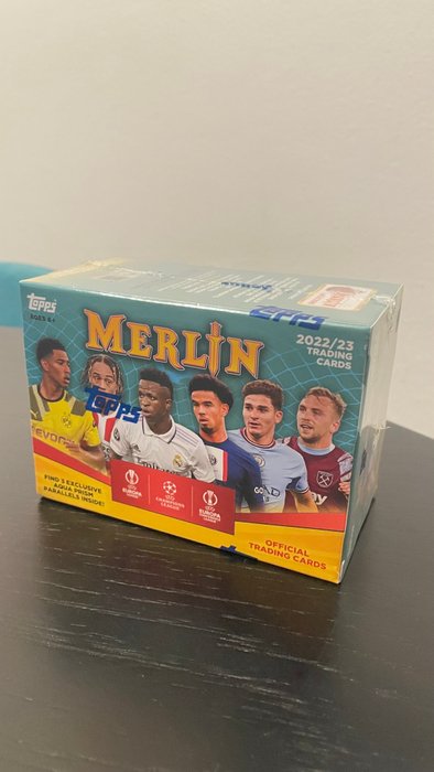 2022/23 Topps Merlin UEFA Ronaldo, Cristiano Ronaldo, Lionel Messi, Chase for autographs 8 packs per box, 4 cards per pack - 1 Sealed box - Glimrende (EX)