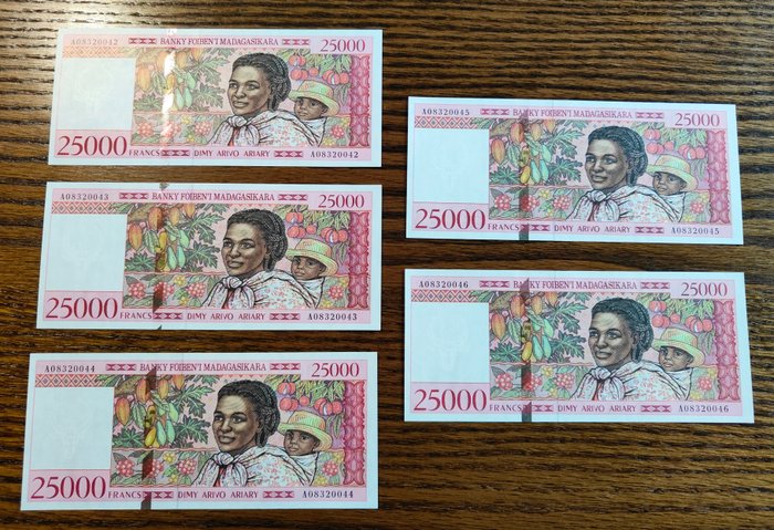 Madagaskar. - 5 x 25000 Francs ND (1998-2003) - Pick 82  (Ingen mindstepris)