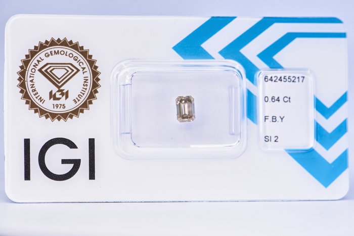 Ingen mindstepris - 1 pcs Diamant  (Naturfarvet)  - 0.64 ct - Smaragd - Fancy Brunlig Gul - SI2 - International Gemological Institute (IGI)