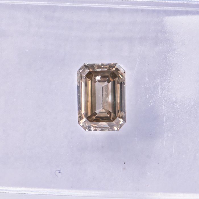 Ingen mindstepris - 1 pcs Diamant  (Naturfarvet)  - 0.64 ct - Smaragd - Fancy Brunlig Gul - SI2 - International Gemological Institute (IGI)