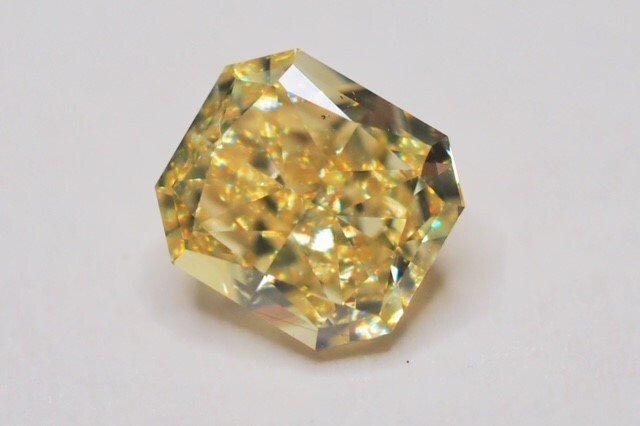 1 pcs Diamant  (Naturfarvet)  - 1.03 ct - Radiant - Fancy intense Gul - SI1 - Gemological Institute of America (GIA)