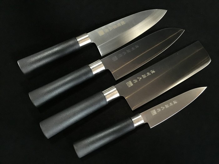 孫六 MAGOROKU / Set of 4 / 三徳 SANTOKU 出刃 DEBA 菜切 NAKIRI ペティ PETTY - Bordkniv (4) - Japansk køkkenkniv - Stål/harpiks