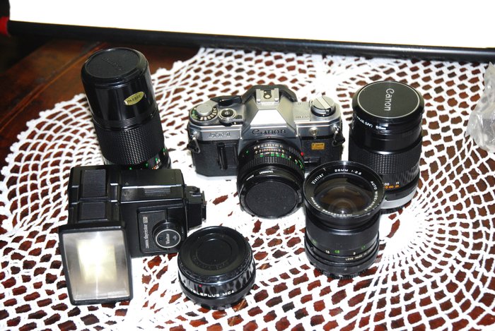 Canon AT-1 + 28mm/50mm/135mm/200mm Analogt kamera