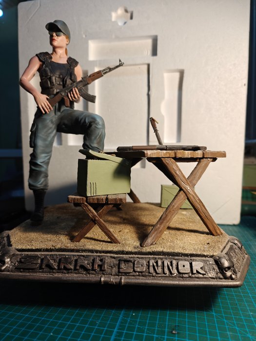 Terminator 2 - Linda Hamilton as Sarah Connor - 1:6