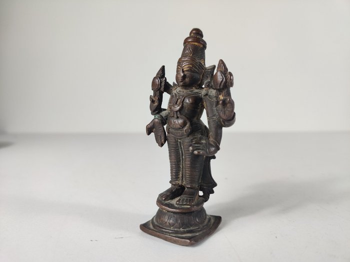 Vishnu-statue, Sydindien - 9,2 cm - Bronze - Indien - 1800-tallet