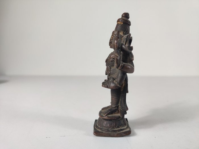 Vishnu-statue, Sydindien - 9,2 cm - Bronze - Indien - 1800-tallet