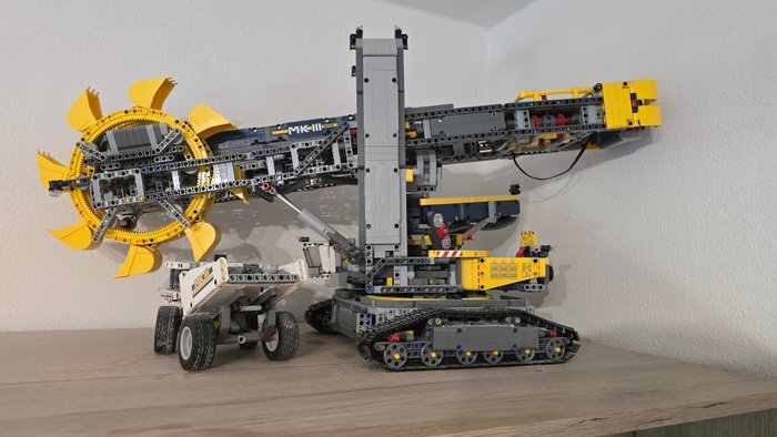 Lego - Technic - Wheel Excavator