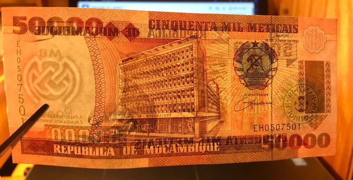 Mozambique. - 10 x 50000, 100000, 200000, 500000 Metical 1993, 1999, 2003 (40 banknotes) - Pick 138, 139, 141, 142  (Ingen mindstepris)