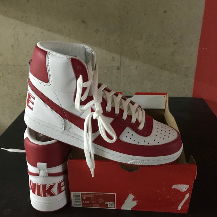 Nike - Sneakers - Størelse: UK 9