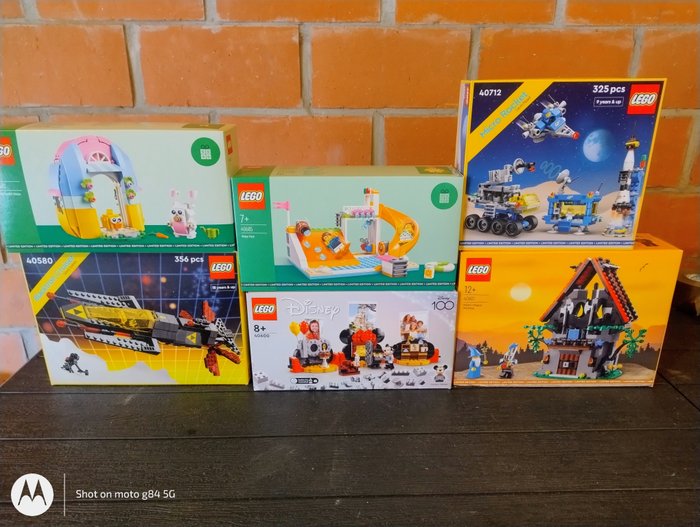 Lego - Limited Edition - 40580 + 40600 + 40601 + 40682 + 40685 + 40712 - Blacktron Cruiser + 100 Years Disney + Majisto's Workshop + Spring Garden House + Water Park + Micro