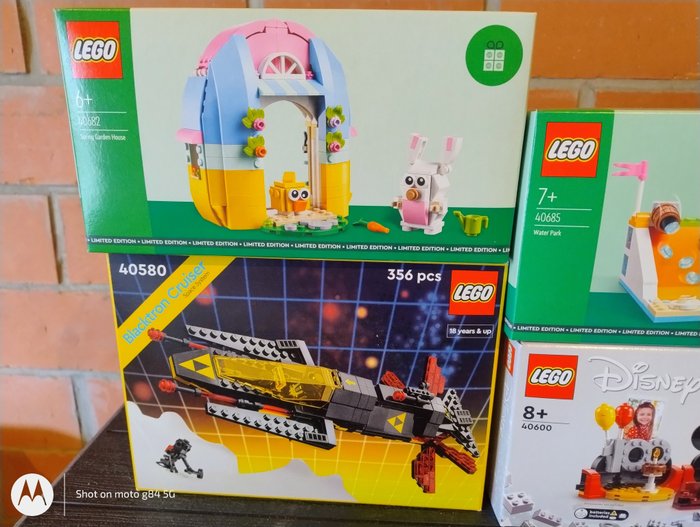 Lego - Limited Edition - 40580 + 40600 + 40601 + 40682 + 40685 + 40712 - Blacktron Cruiser + 100 Years Disney + Majisto's Workshop + Spring Garden House + Water Park + Micro