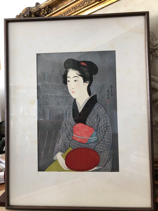 Woman Holding a Tray Woodblock (Yuyodo Published Commemorative Reprint) - 1970s - Limited edition - Hashiguchi Goyo (1881-1921) - Japan