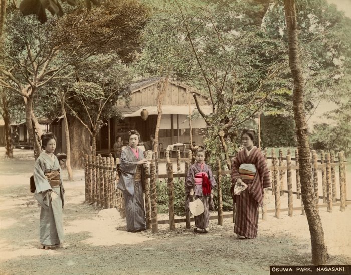 Kusakabe Kimbei Farsari et divers Yokohama School - "Osuwa Park Nagasaki"