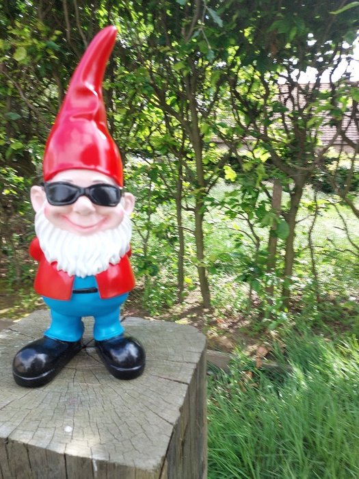 Statue, funny gnome with sunglasses - 41 cm - polyresin