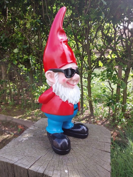 Statue, funny gnome with sunglasses - 41 cm - polyresin