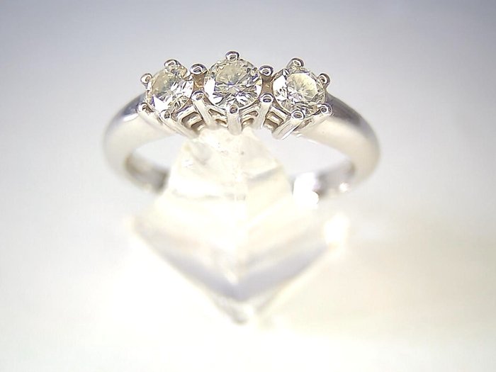 Ingen mindstepris - Ring - 18 kraat Hvidguld -  0.30ct. tw. Diamant (Natur)  - Trilogi