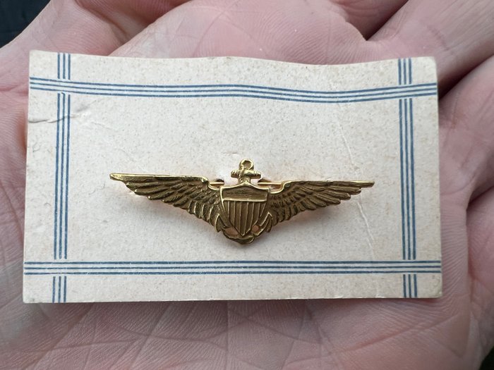 Amerikas Forenede Stater - Badge - WW2 1 inch Naval Aviator Wing - pin-back - with original cardboard - sweetheart / cap