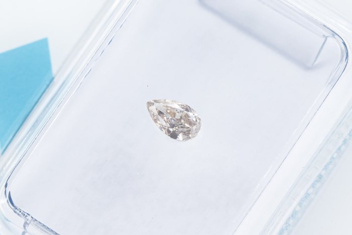 Ingen mindstepris - 1 pcs Diamant  (Naturfarvet)  - 0.15 ct - Pære - Fancy light Brun - SI1 - International Gemological Institute (IGI)