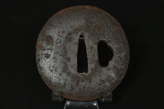 Meget gamle Tsuba - Stål - Japan - Muromachi-perioden (1333-1573)