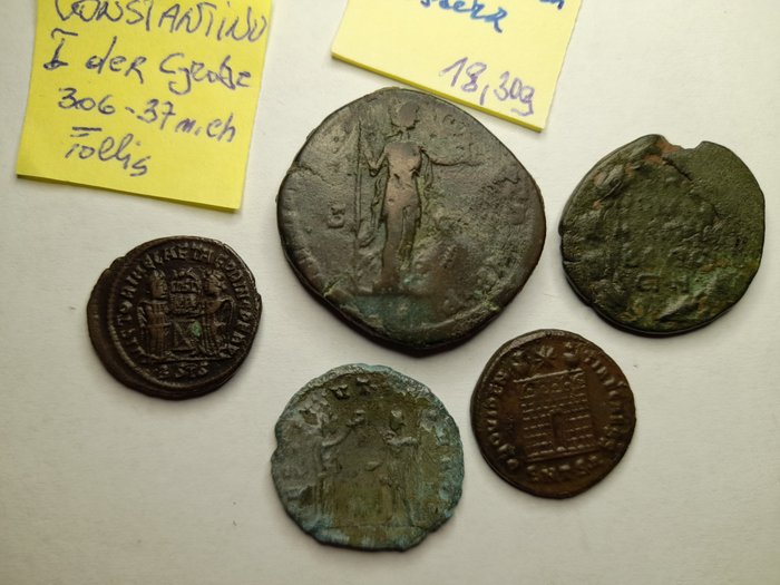 Romarriket. Lot of 5 Æ coins 2nd - 4th century. Incl.: Sestertius of Commodus  (Ingen mindstepris)