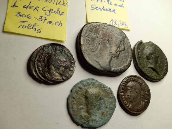 Romarriket. Lot of 5 Æ coins 2nd - 4th century. Incl.: Sestertius of Commodus  (Ingen mindstepris)