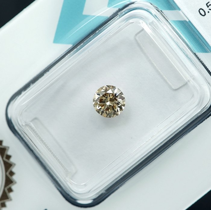 1 pcs Diamant  (Naturfarvet)  - 0.50 ct - Fancy light Brunlig Gul - VS2 - International Gemological Institute (IGI)