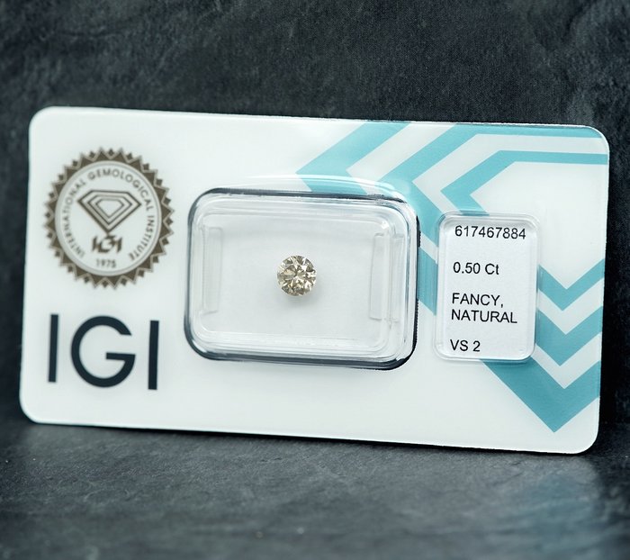 1 pcs Diamant  (Naturfarvet)  - 0.50 ct - Fancy light Brunlig Gul - VS2 - International Gemological Institute (IGI)