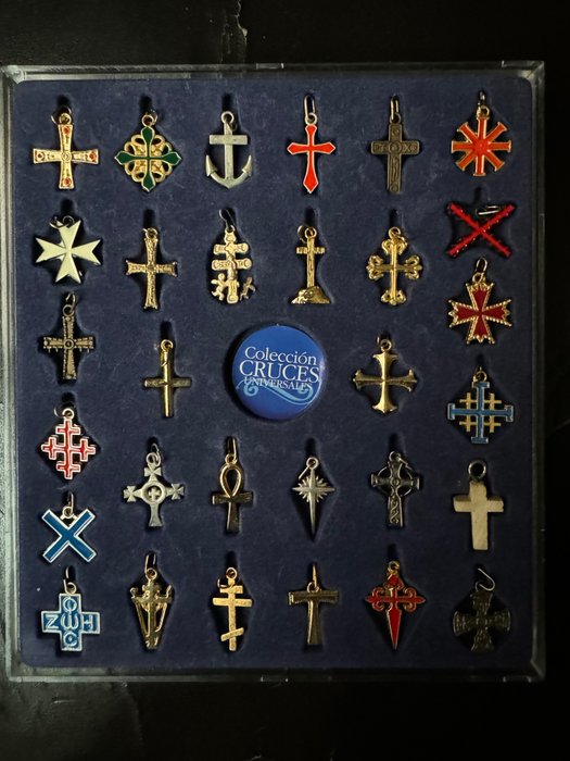 Spanien - Medalje - Great Collection of 30 Knight Templar crosses pendants