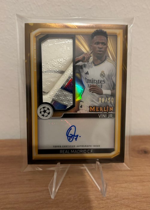 2023/24 Topps Merlin's UEFA Vini Jr. Merlin’s Match Ball Signatures /50 - 1 Card - Næsten så god som ny (NM)