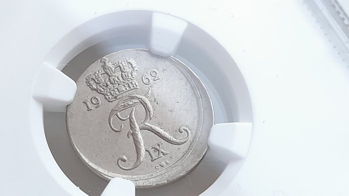 Danmark. 5 Denmark error coins in NGC holders.. 2 öre-10öre 1942-1972. 1942-1972. 4xerror  10öre + 1x 2 öre .