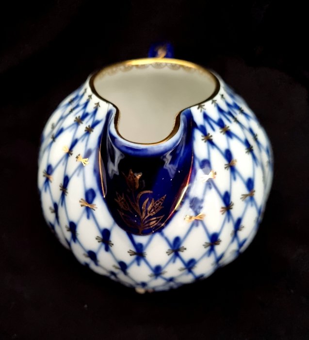 Lomonosov Imperial Porcelain Factory - Bordservice - 1. valg! Mælkekande koboltnet 22 karat guld - Porcelæn