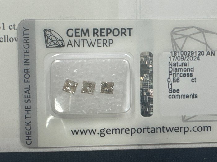 Ingen mindstepris - 3 pcs Diamant  (Naturfarvet)  - 0.86 ct - Fancy light Grålig Gul - I1 - Gem Report Antwerp (GRA)