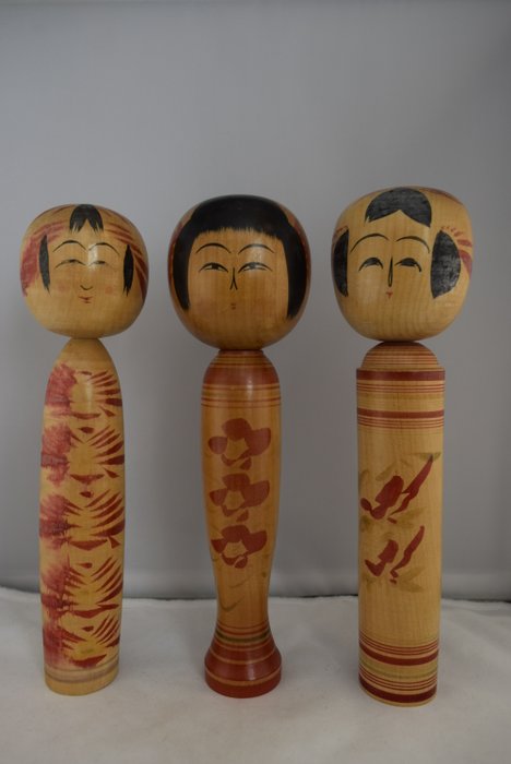 Tre Kokeshi dukker - Træ - Old Kokeshi made by Ooba Kamenoshin and others - Japan - Shōwa-periode (1926-1989)