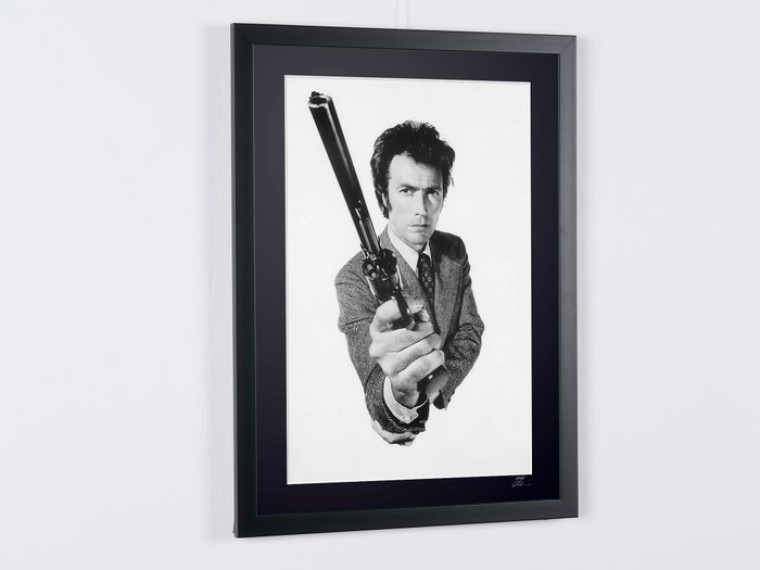 Magnum Force (1973) - Clint Eastwood as 'Dirty' Harry - Fine Art Photography - Luxury Wooden Framed 70X50 cm- Limited Edition Nr 02 of 50 - Serial ID 20560 - Original Certificate (COA), Hologram Logo Editor and QR Code - 100% New item