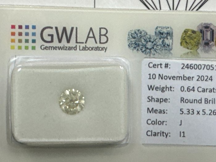 Ingen mindstepris - 1 pcs Diamant  (Natur)  - 0.64 ct - Rund - J - I1 - Gemewizard Gemological Laboratory (GWLab)