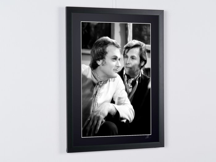 The Persuaders! (1971–1972) - Roger Moore as « Lord Brett Sinclair »  Tony Curtis as « Danny Wilde" - Fine Art Photography - Luxury Wooden Framed 70X50 cm - Limited Edition Nr 03 of 30 - Serial ID - Original Certificate (COA), Hologram Logo Editor and QR Code - 100% New items.