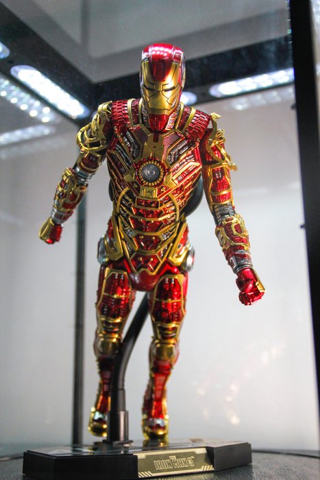 Hot Toys Limited/Marvel - Figur - Iron Man Mark 41 - ABS