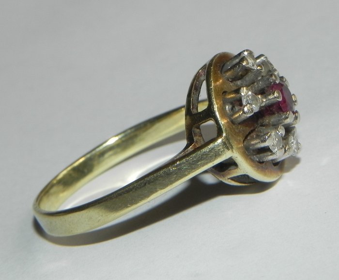 Ring - 14 karat Hvidguld Rubin - Diamant