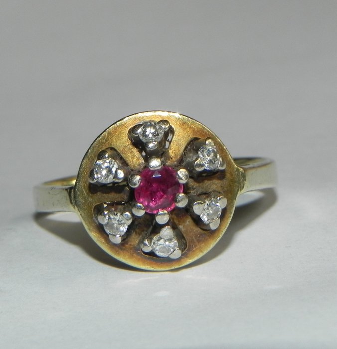 Ring - 14 karat Hvidguld Rubin - Diamant