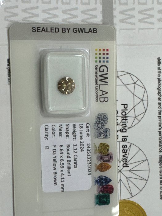 Ingen mindstepris - 1 pcs Diamant  (Natur)  - 112 ct - Rund - I2 - Gemewizard Gemological Laboratory (GWLab) - Fancy mørkegulbrun