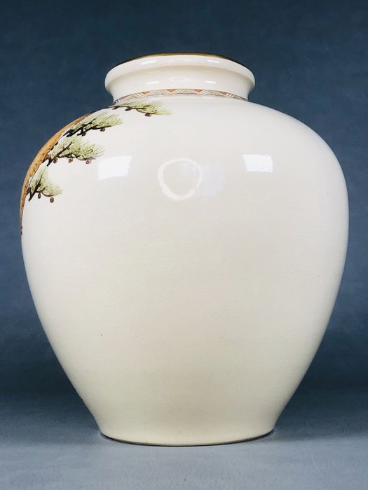 Vase - Porcelæn, En Satsuma ware vase forestillende en stor ørn - Japan  (Ingen mindstepris)