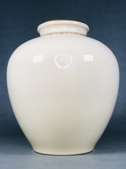 Vase - Porcelæn, En Satsuma ware vase forestillende en stor ørn - Japan  (Ingen mindstepris)