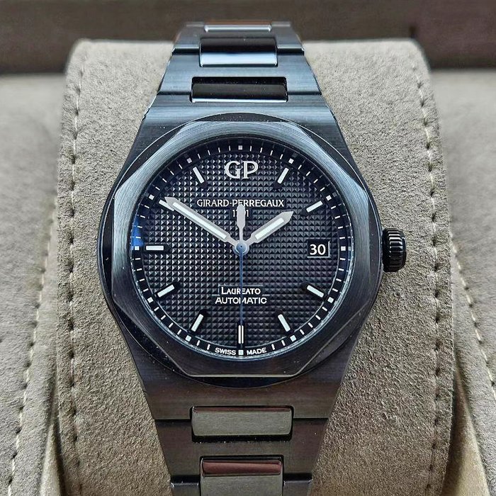 Girard-Perregaux - Laureato Black Ceramic 38 Mm - Ref81010 - Mænd - 2011-nu