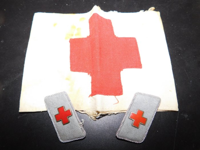 Hær/infanteri - Militærfotografi - Armbind og kraveplaster, paramedicinere, Røde Kors