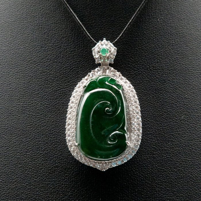 Ingen mindstepris - Halskæde med vedhæng Sølv, Topkvalitets certificeret Type A levende grøn Jadeite Jade (Fei Cui 翡翠) Art Deco vedhæng Jade