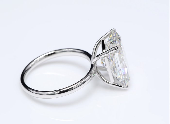 Ring - 18 kraat Hvidguld -  5.00ct. tw. Diamant (Laboratoriedyrket) - Radiant F-VS2