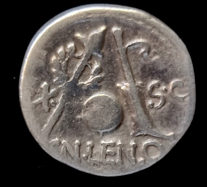 Romerska republiken. Cn. Cornelius Lentulus Marcellinus, 76-75 BC. Denarius ceca incierta en España