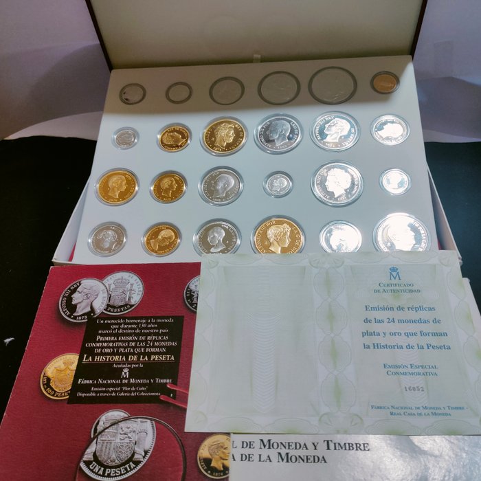 Spanien. Silver medal Historia de la Peseta (24 medallas)