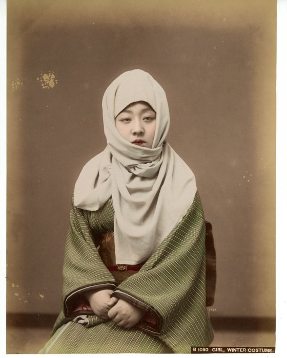 Kusakabe Kimbei Farsari et divers Yokohama School - "Girl winter costume"